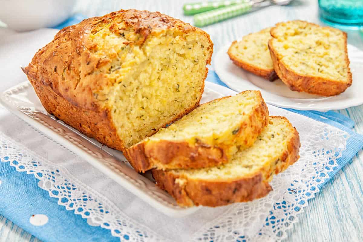 Pain De Courgettes Fondant Le Pain Aux Zucchinis Moelleux Et Savoureux