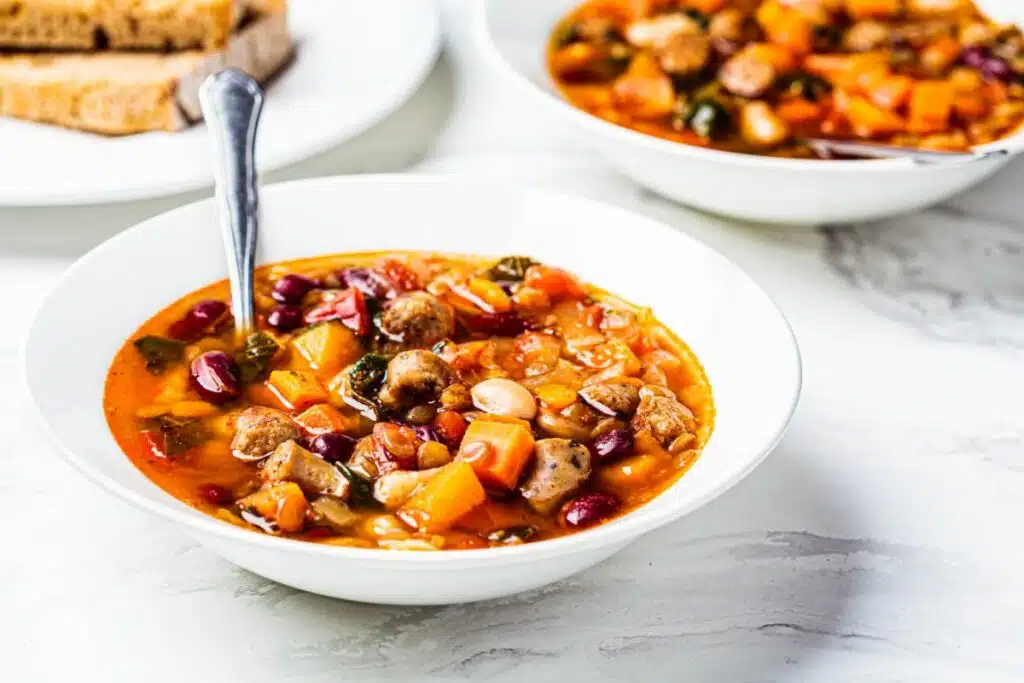 Potage aux haricots blancs et saucisse