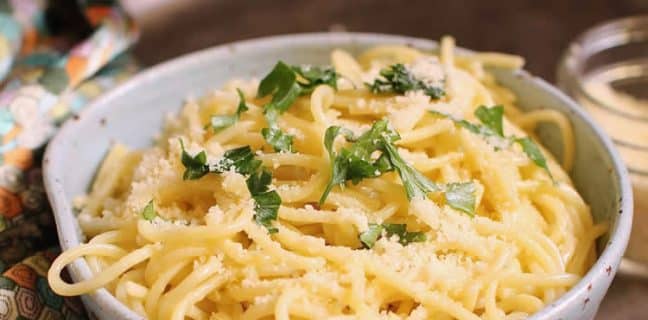 Spaghettis Aux Tomates Cerises Et Feta - Plat De Pâtes Pour Votre Dîner.