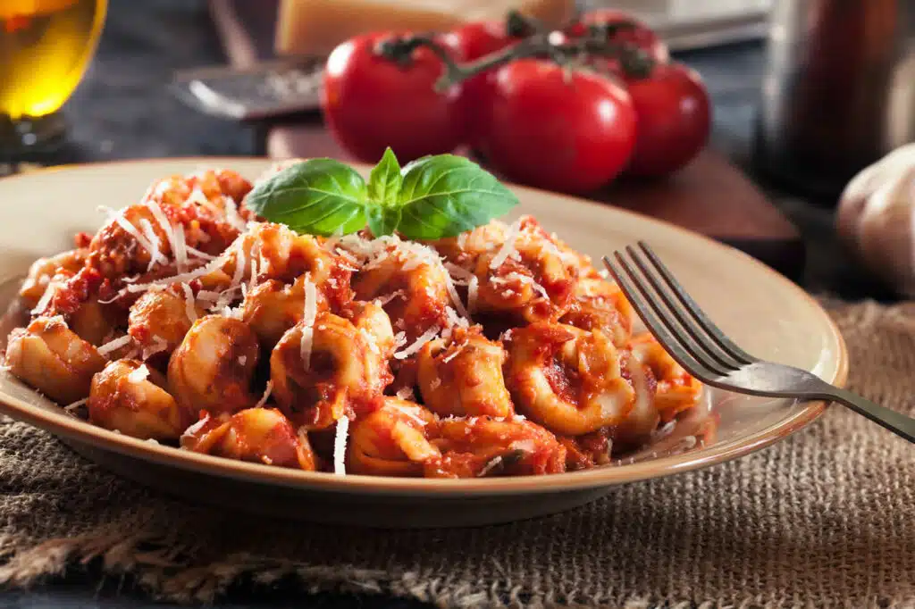 Tortellini avec sauce tomate et parmesan