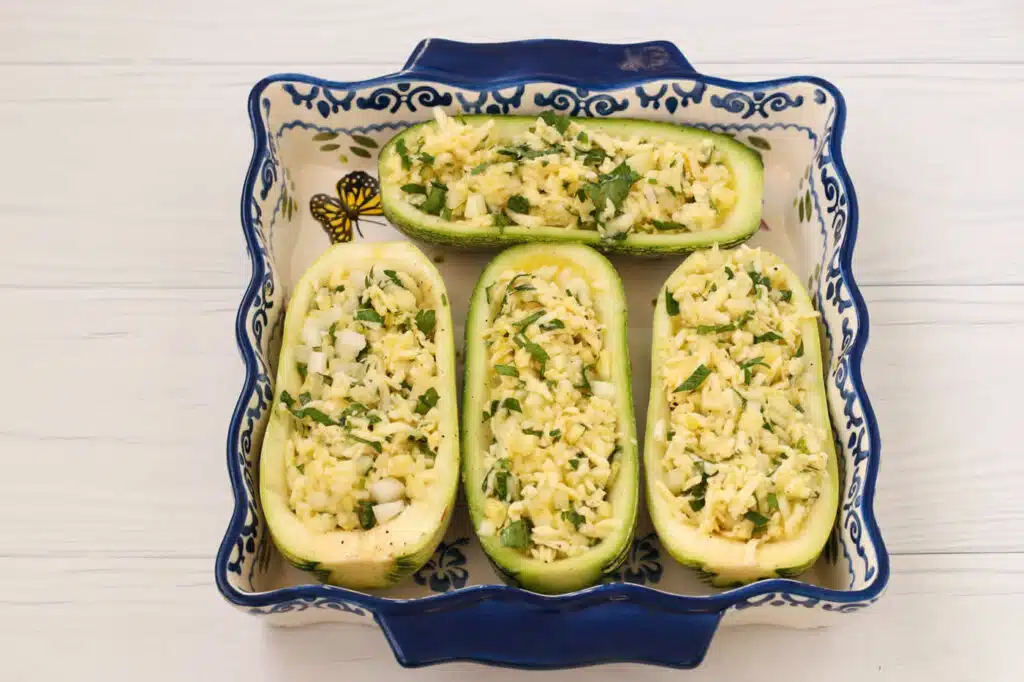 Courgettes farcies au fromage râpé