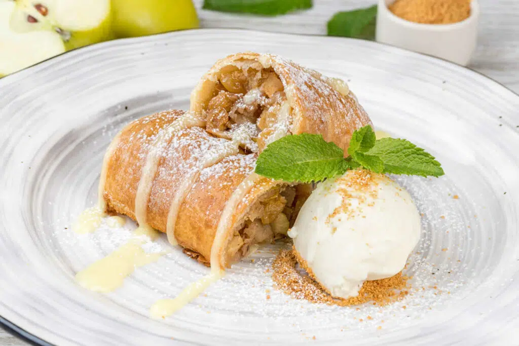 Strudel aux pommes avec pâte feuilletée