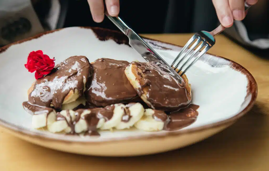 Pancakes au chocolat et à la banane