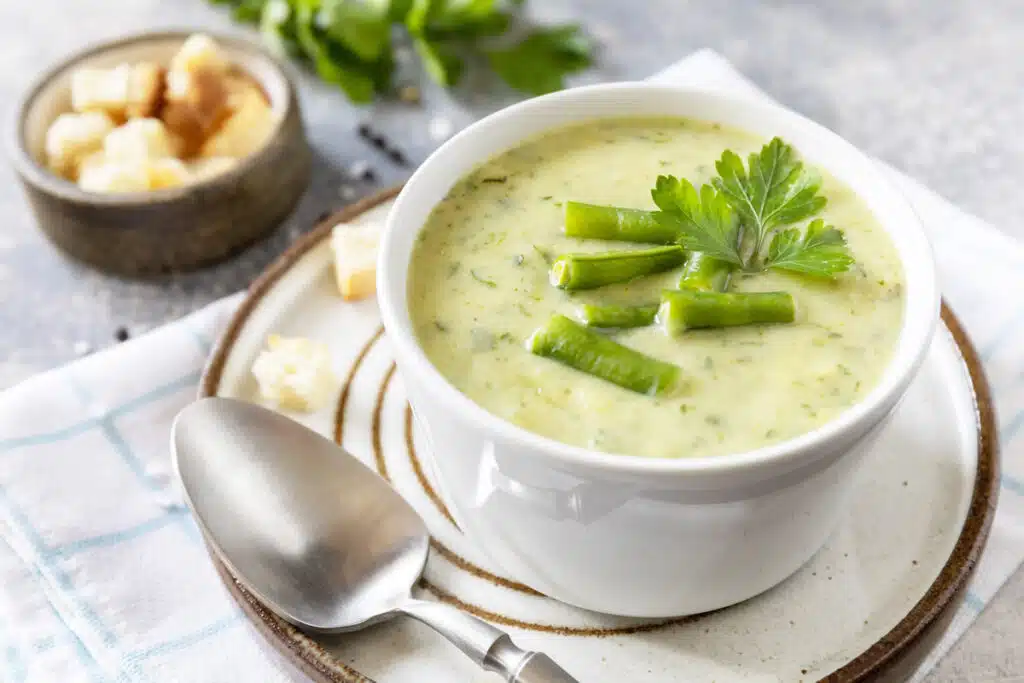 Potage de légumes verts à la crème