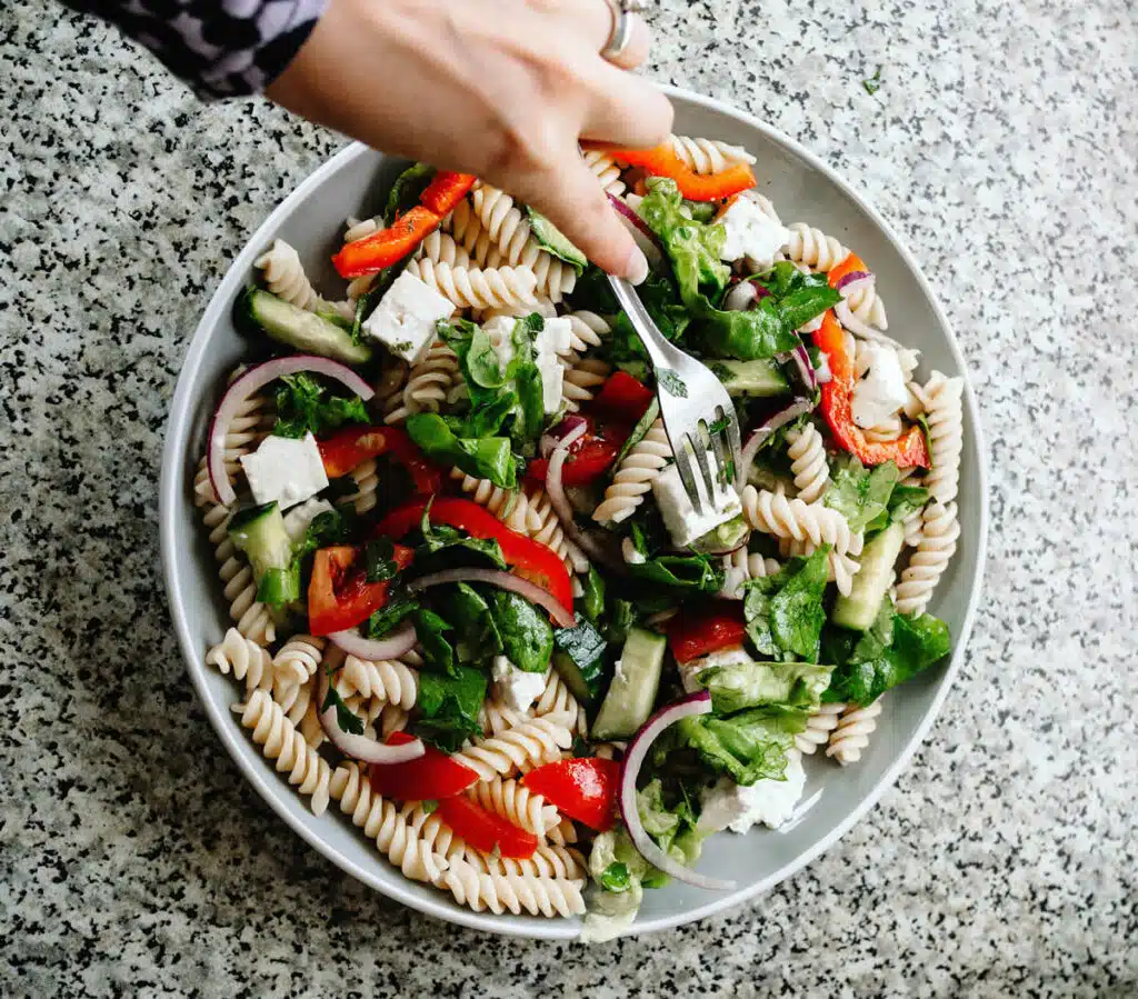 Salade de pâtes aux poivrons et fromage