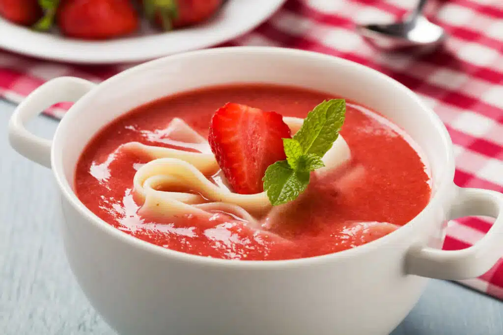 Soupe de fraises à la menthe