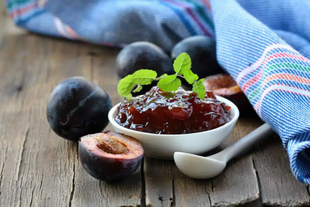 Confiture des prunes rouges