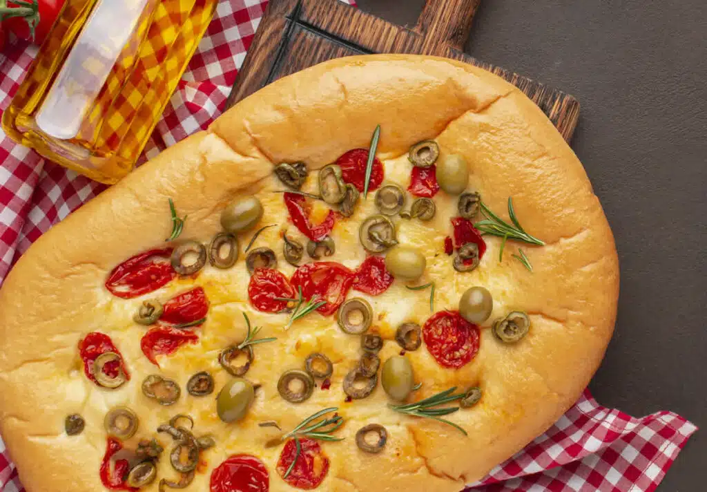 Foccacia aux tomates cerises et olives