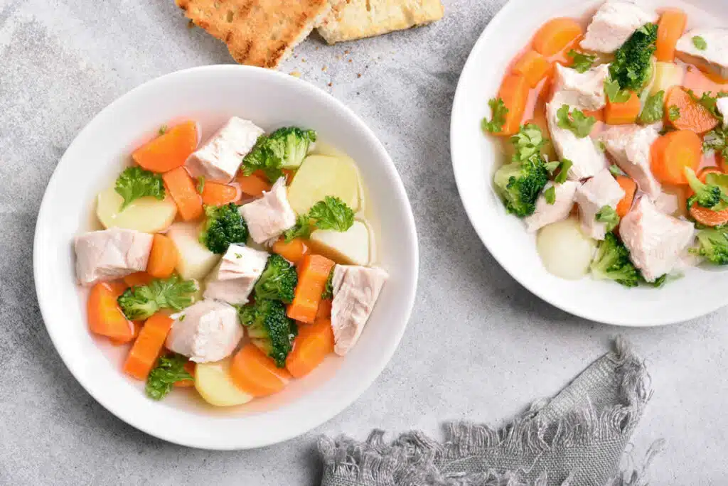 Soupe aux légumes et au blanc de poulet