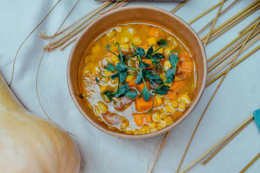 Soupe de courge butternut au maïs