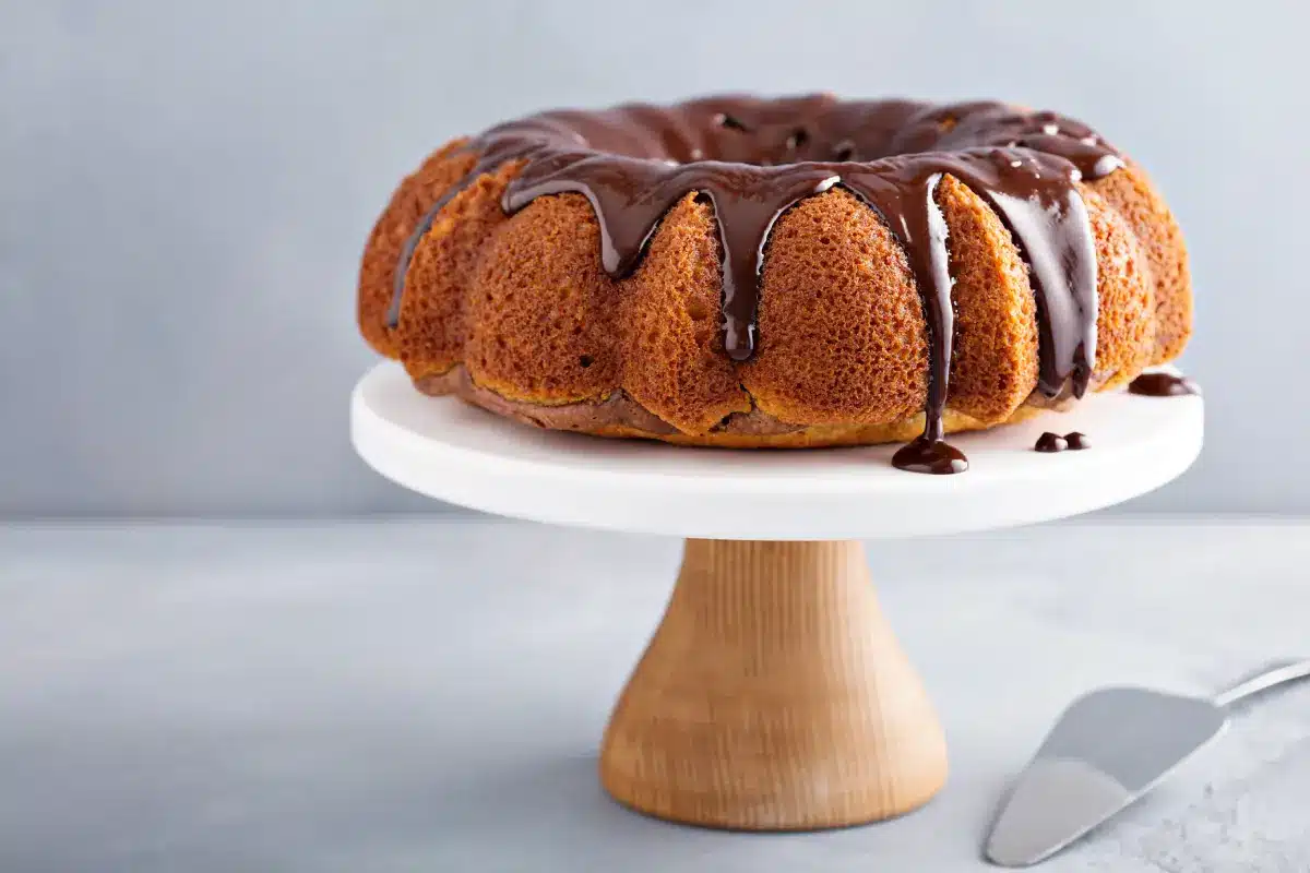 Gâteau Bundt à la Vanille avec Glaçage au Chocolat