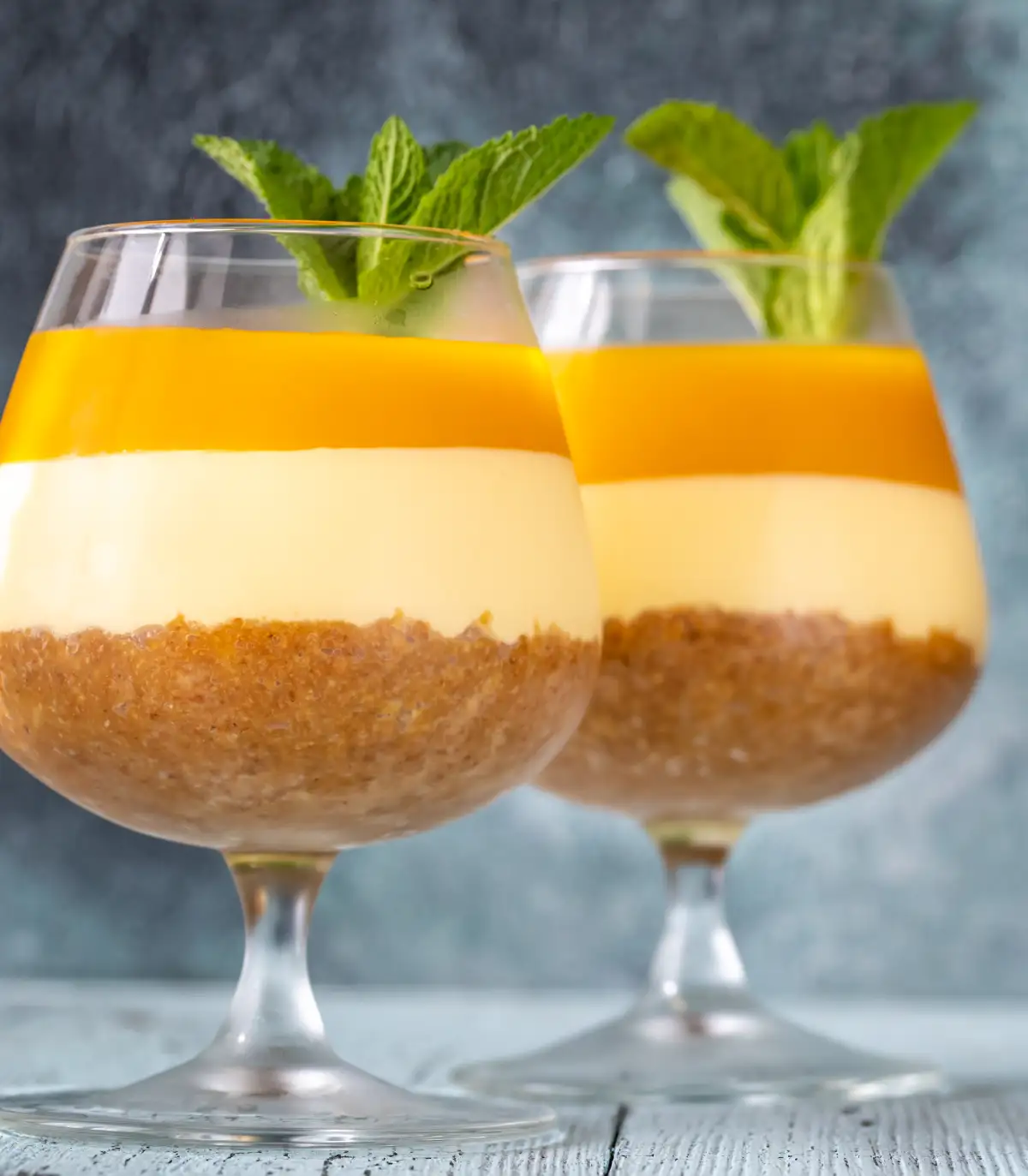 Verrines de mangue à la crème au café vanillée