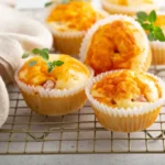 Muffins au jambon et au fromage