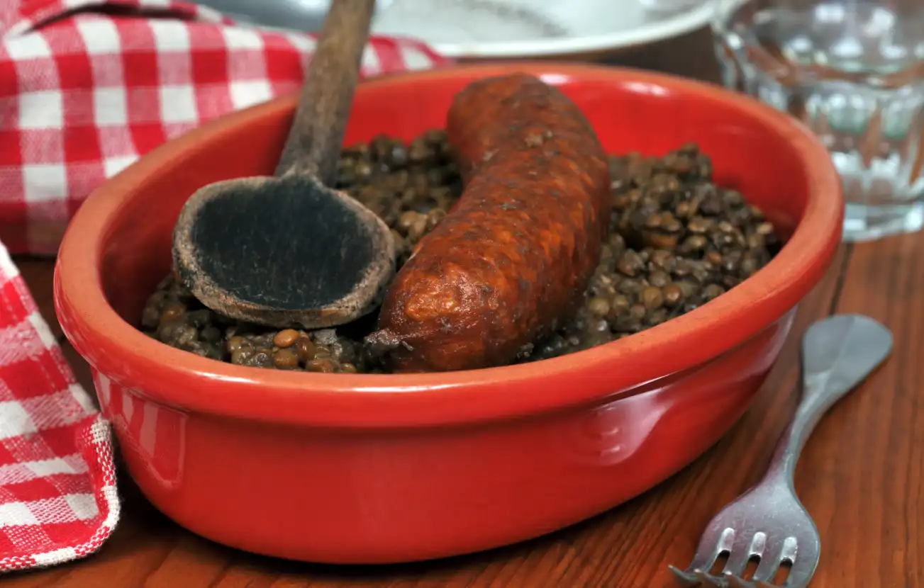 Lentilles aux saucisses au four