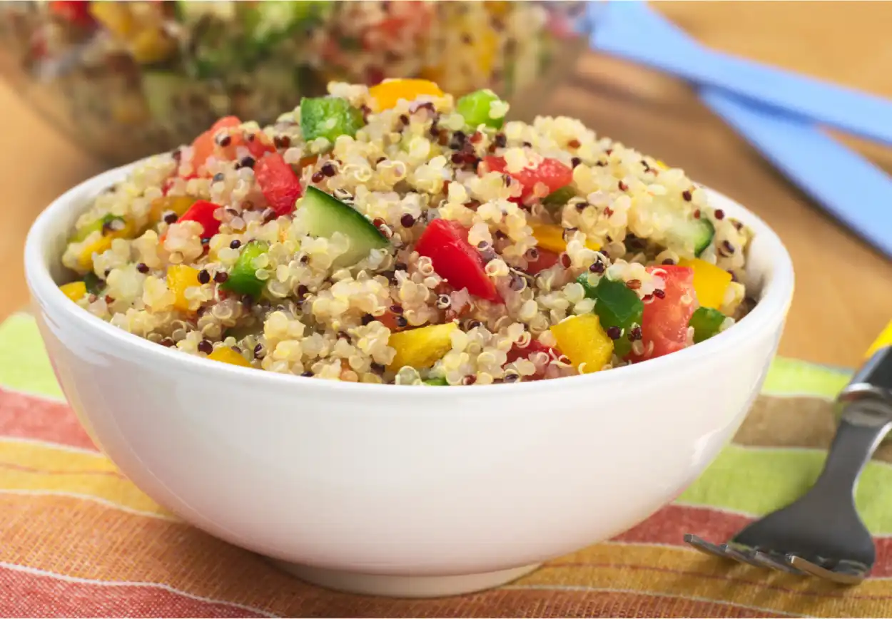 Salade de quinoa aux poivrons et concombre