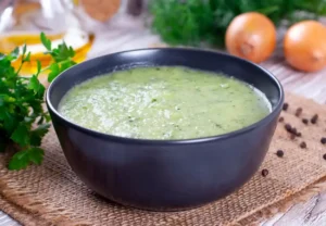 Soupe détox aux légumes verts